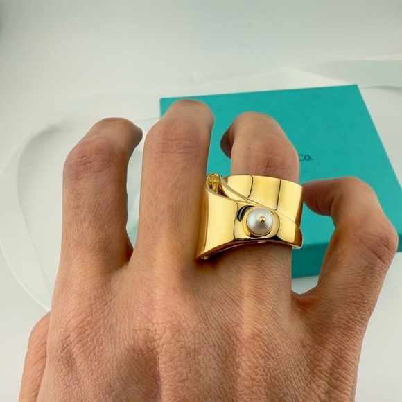 Tiffany & Co. Eddie Borgo Pearl Ring in 18k Yellow Gold 18g ✨ - Picture 6 of 10